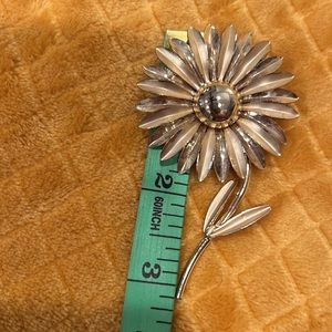 VINTAGE DAISY PIN